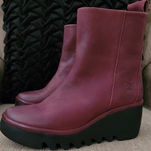 FLY LONDON BALE WINE LEATHER WEDGE ZIP UP BOOTIES